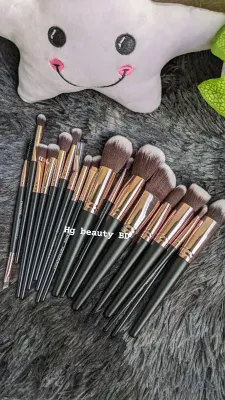 MAANGE 18 Piece Makeup Brushes Set – Black Color