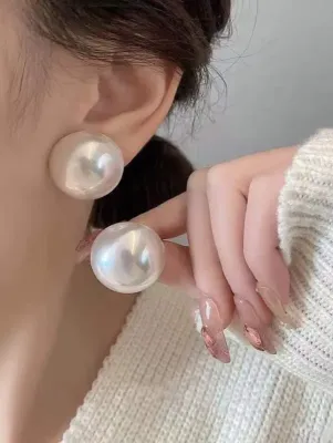 Faux Pearl Decor Stud Earrings