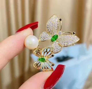 Butterfly Crystal Hijab Brooch / Hijab Pin 