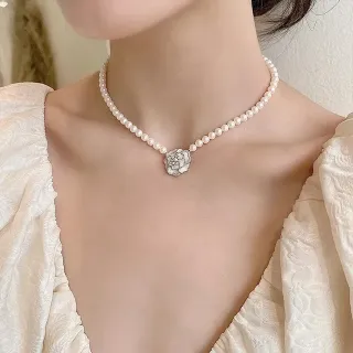 Black White Camellia Pearl Pendant Necklace