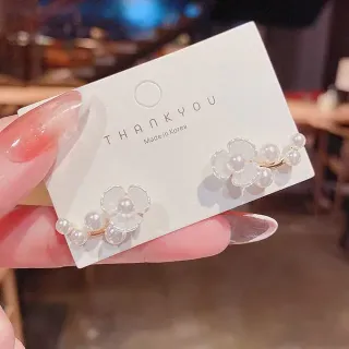 White Flower Pearl Earrings 