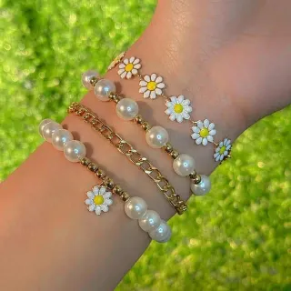 4 Pcs Daisy Flower Pearl Bracelet Set 