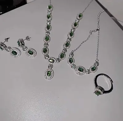 5 Pcs Luxurious Diamond Cut Green Stone Necklace Set 