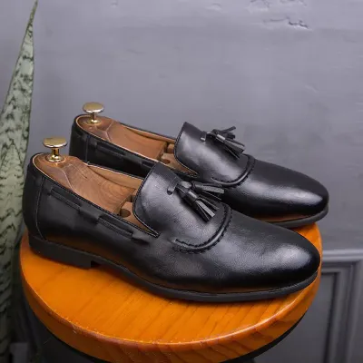 RECOBA Pointed Black Loafer