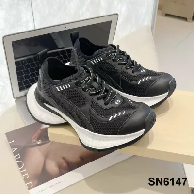 Breathable Thick Soled Lightweight sports shoes