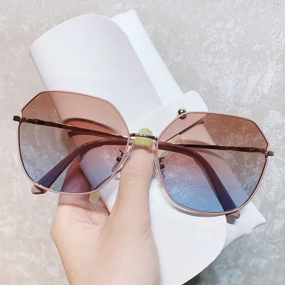 Female Trendy Sunglass