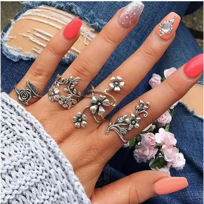 4 Pcs Fashion Vintage Finger Ring Set