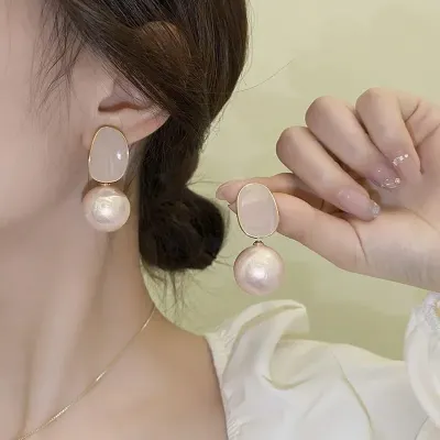 Round Big Pearl Studs Earrings 