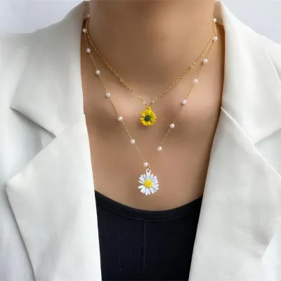 Two Layer Pearl Daisy Pendant Necklace 