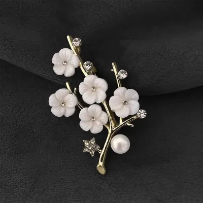 White Plum Flower Hijab Brooch / Hijab Pin 