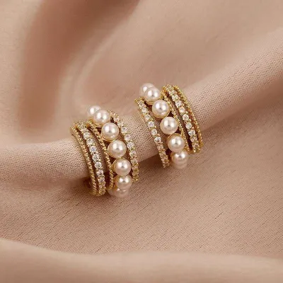 C Shaped Geometric Pearl Earrings 
