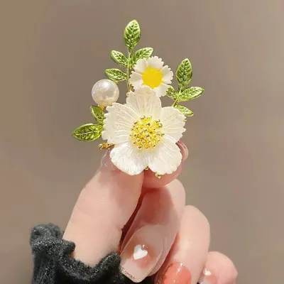 Daisy Flower Pearl Hijab Brooch / Pin