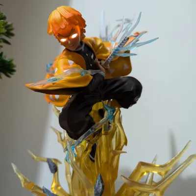 Demon Slayer - Agatsuma Zenitsu Thunderbolt Figure