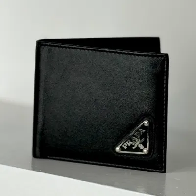 PRADA- BIFOLD MENS LEATHER WALLET- BLACK