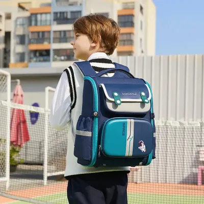 British Style Weight-reducing Spine-protecting Schoolbag