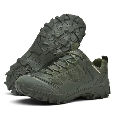 BREATHABLE HIKING BOOTS 