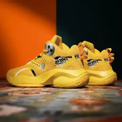LIGHTWEIGHT BASKETBALL SNEAKERS