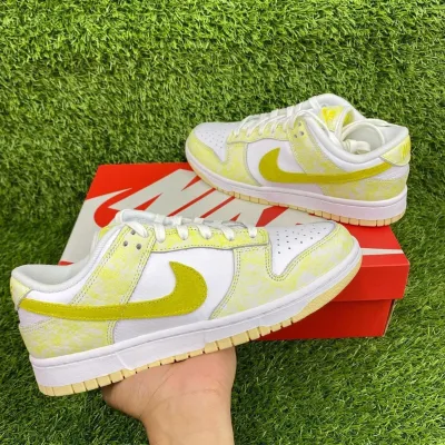 NIKE DUNK LOW OG YELLOW STRIKE