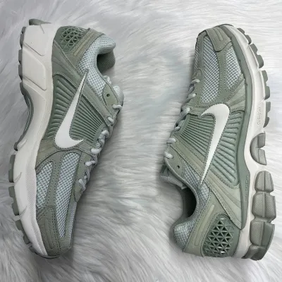 NIKE ZOOM VOMERO 5 JADE HORIZON