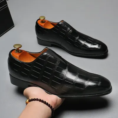 CROCODILE PATTERN SHOES BLACK