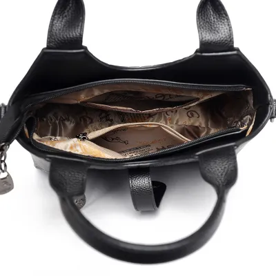 FASHIONABLE AND VERSATILE BAGS 