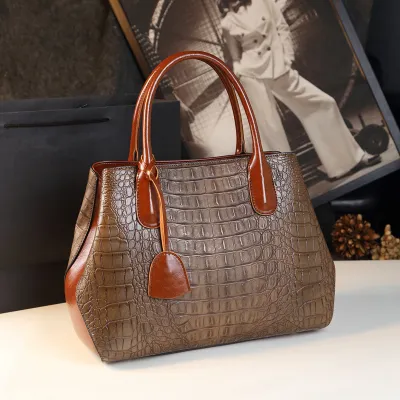 LARGE CAPACITY HANDBAG