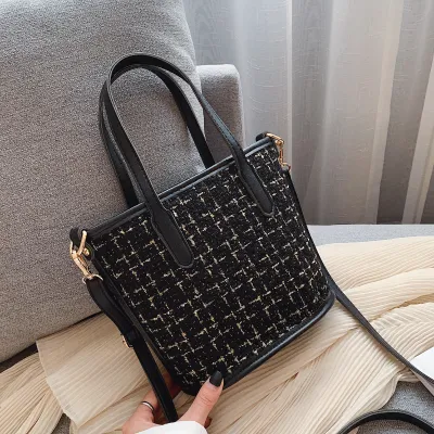 SIMPLE AND LIGHTWEIGHT SLING BAG