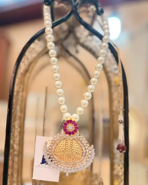 Exquisite Pearl & Gold Statement Necklace